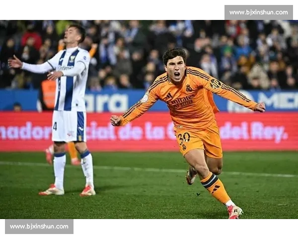 B 费晒照庆子五岁生日 贡萨洛身披皇马 5 号球衣引热议