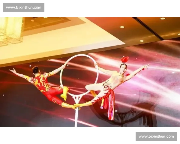 千万粉杂技夫妻暂别：16 年顶人绝技背后的颈椎危机